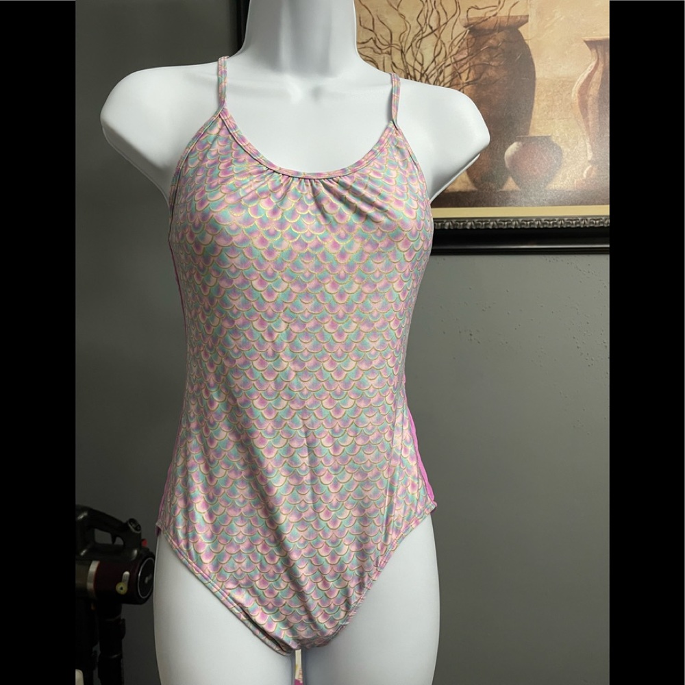 Pre Owned Cat and Jack one piece swimsuit Girls  (14-16)